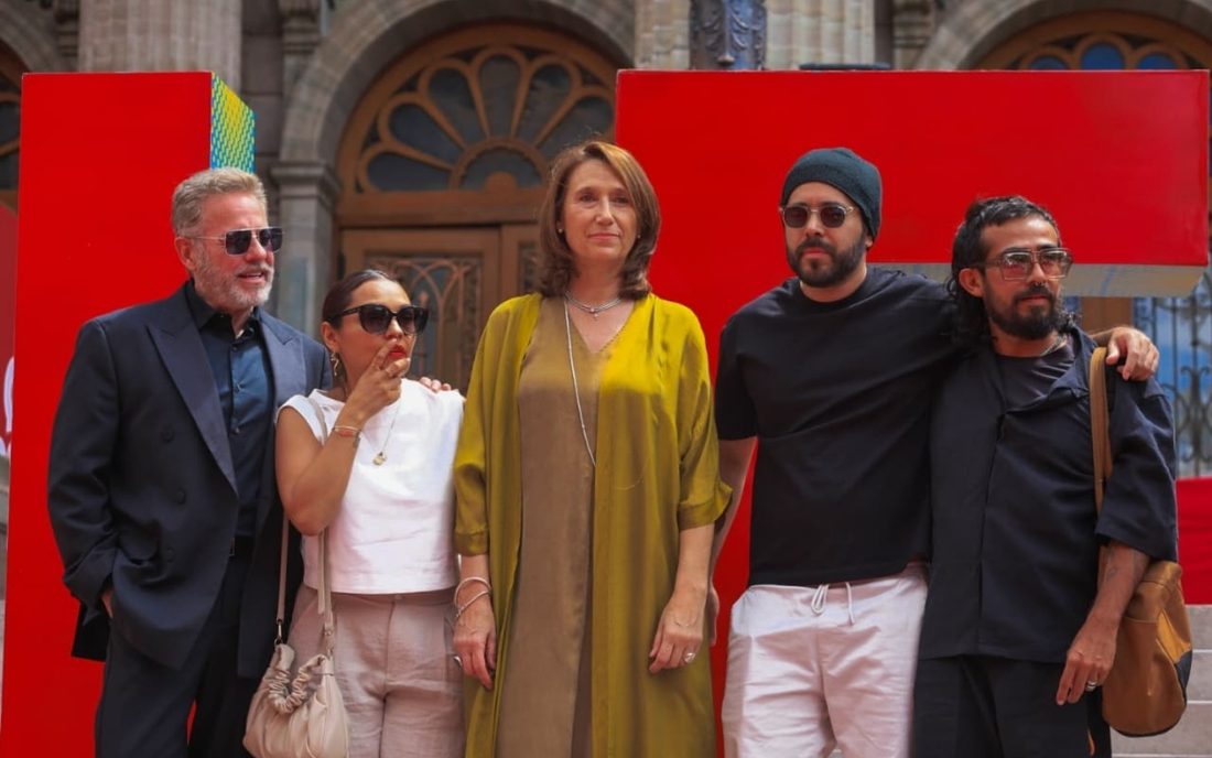 Parte del elenco y del equipo de Bailando solo en la alfombra roja del Festival Internacional de Cine Guanajuato 2026